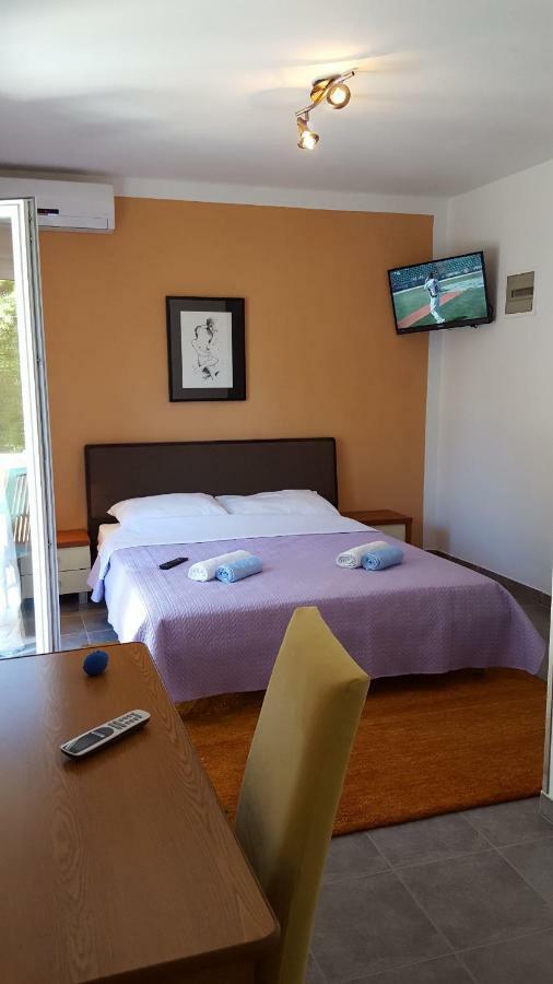 Bed and Breakfast Pansion Kaleb Brbinj Екстер'єр фото